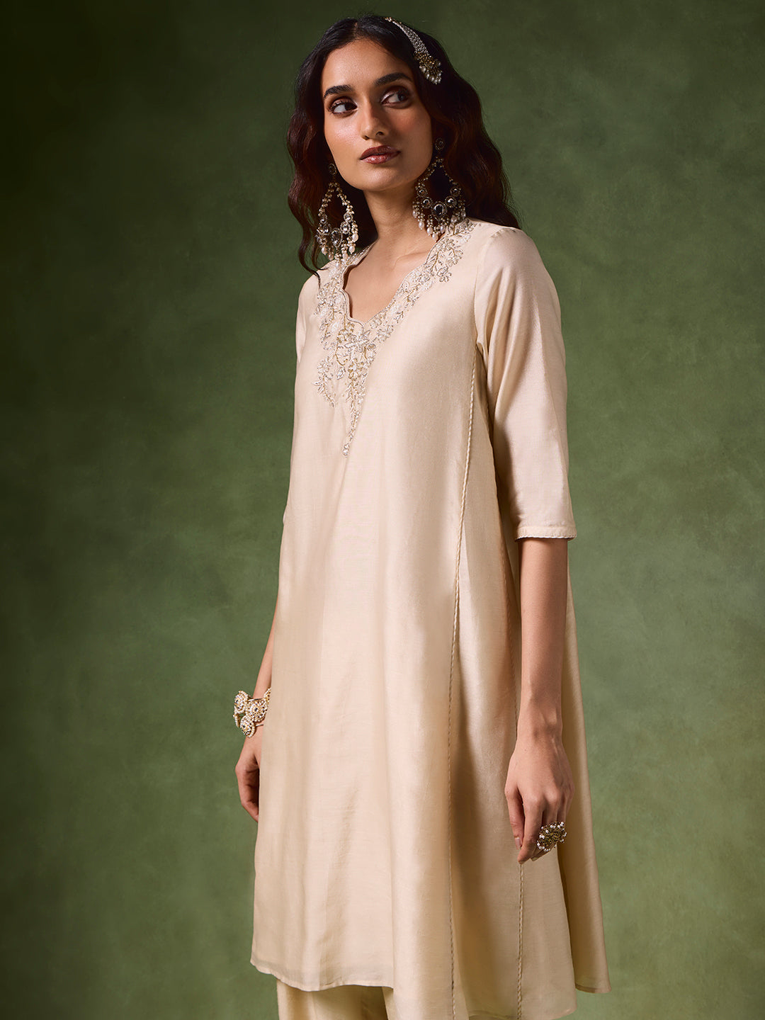 Floral Embroidered Kurta – Ivory