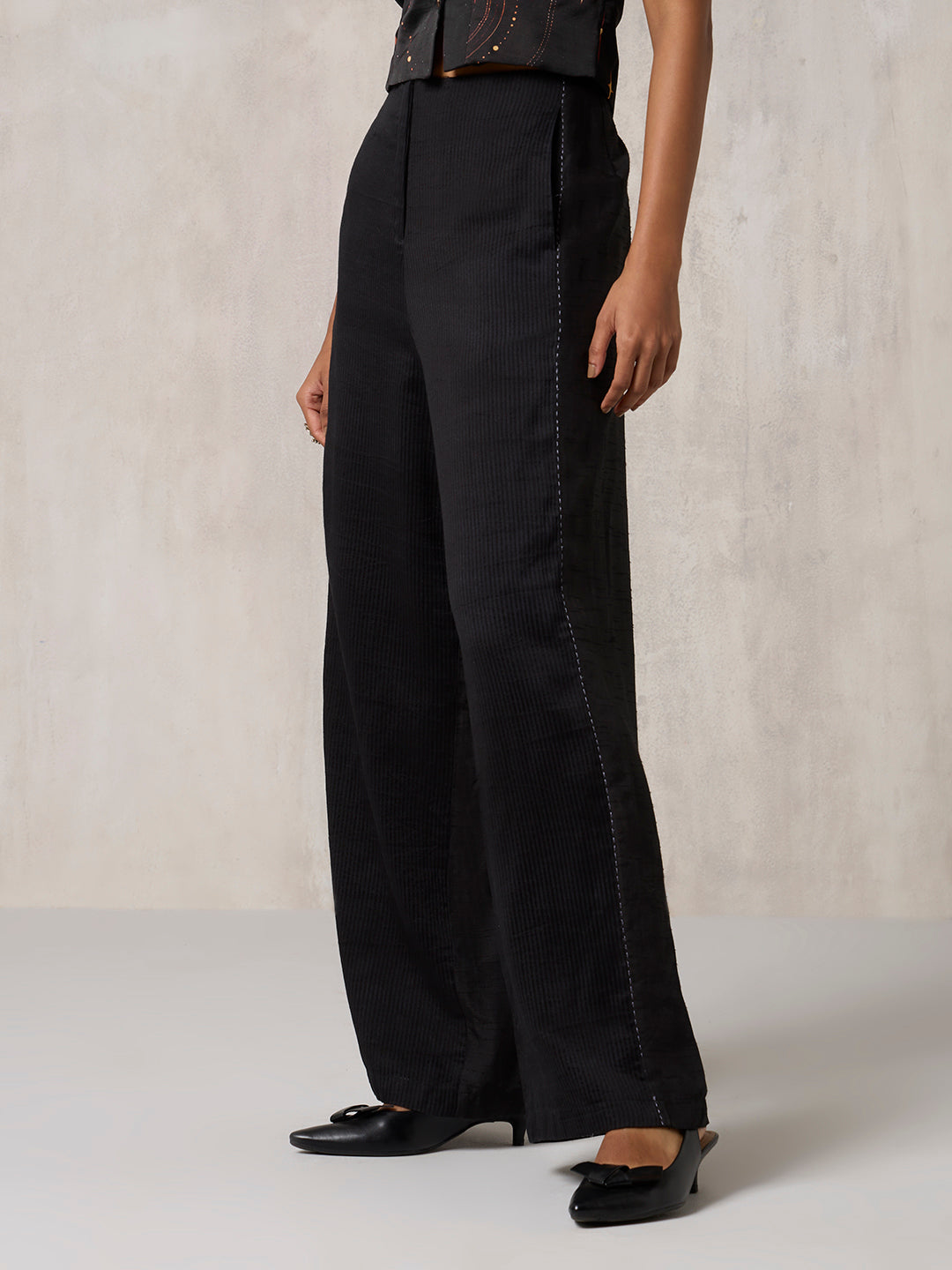 Solid High-Rise Pants - Black